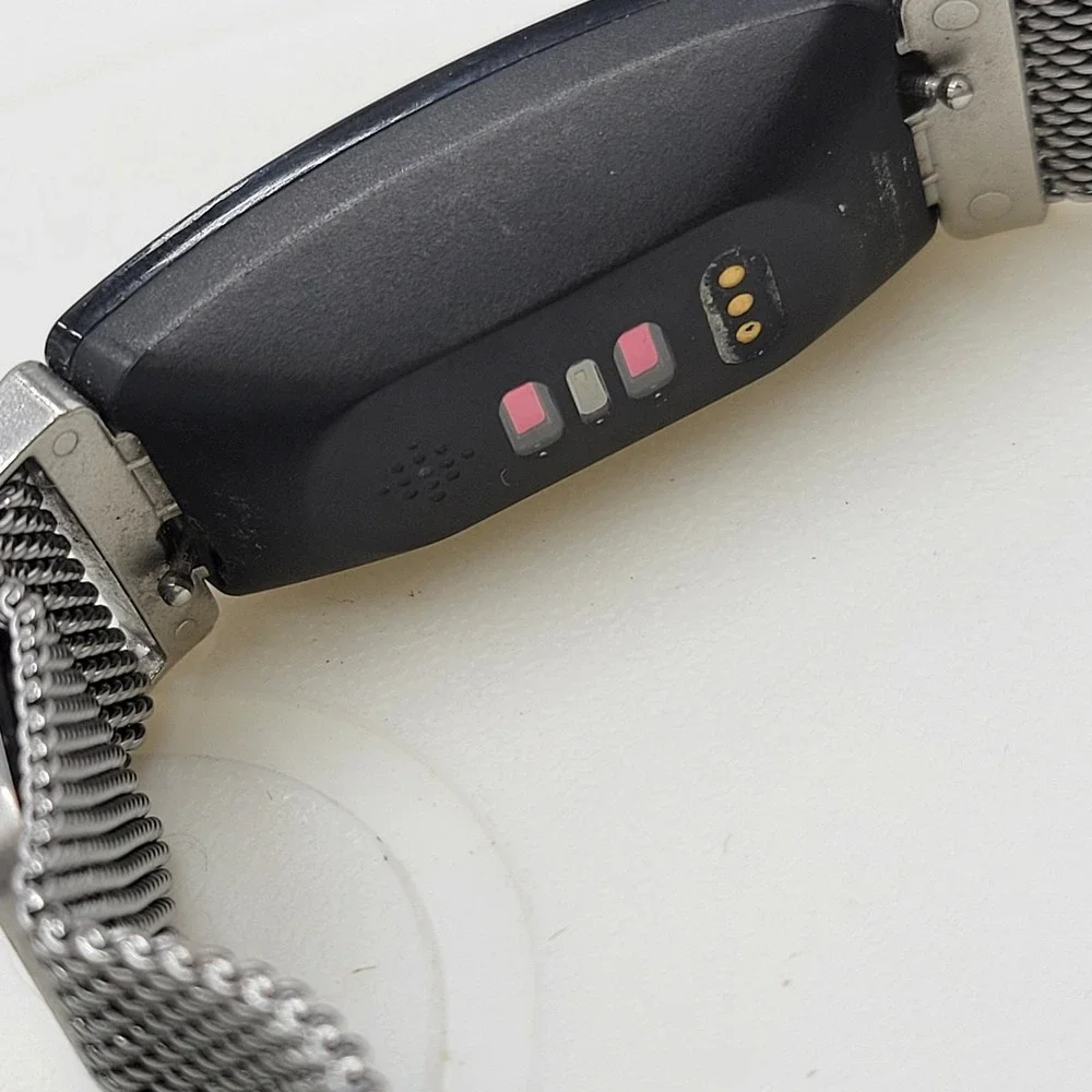 FitBit Fitness Activity Tracker Black Metal Bands Magnetic Lock with Charger
